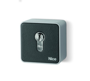 Przełącznik kluczykowy NICE EKSIEU podtynkowy z wkładką europejską przeznaczony do sterowania napędami bram lub innymi urządzeniami